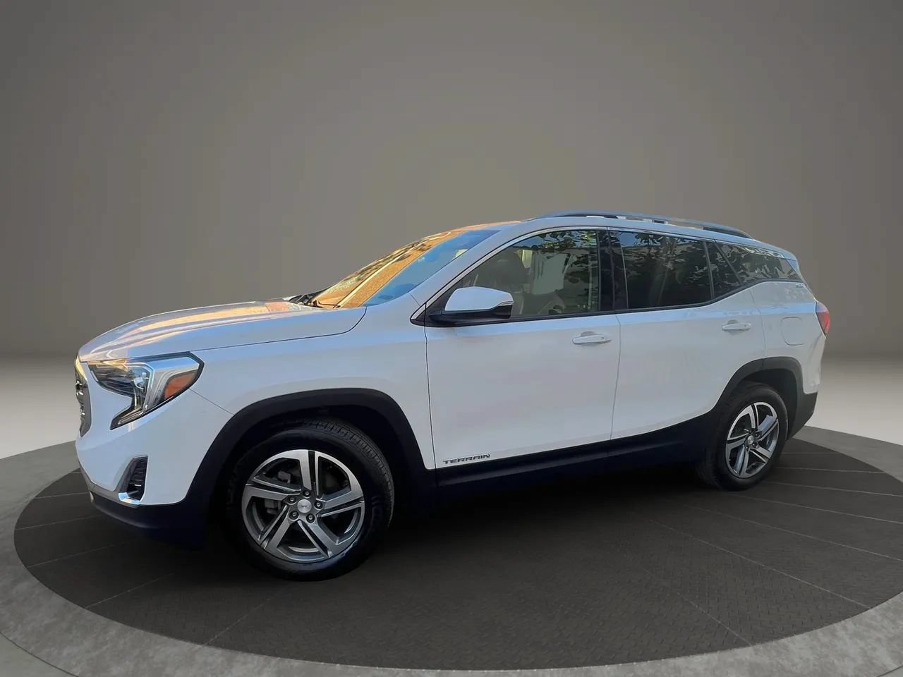 Used 2020 GMC Terrain SLT FWD image 2