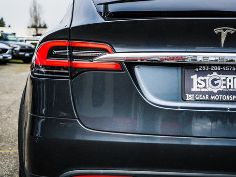 Used 2019 Tesla Model X 75D image 10