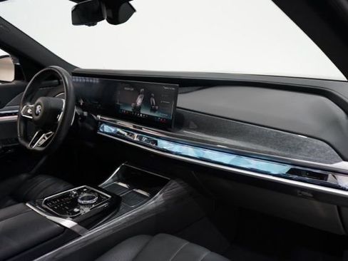 Used 2025 BMW 740i xDrive image 17