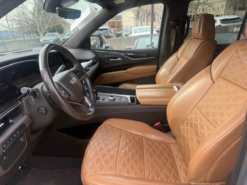 Used 2021 Cadillac Escalade Premium Luxury image 3