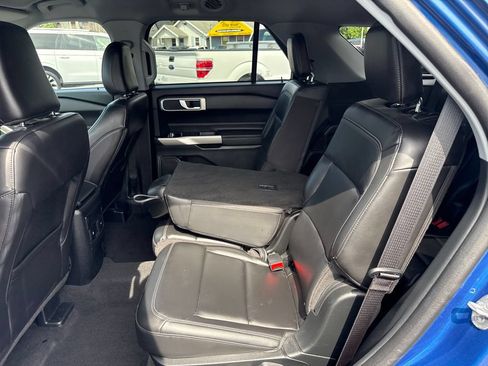 Used 2023 Ford Explorer XLT w/ Equipment Group 202A AWD/4WD image 17