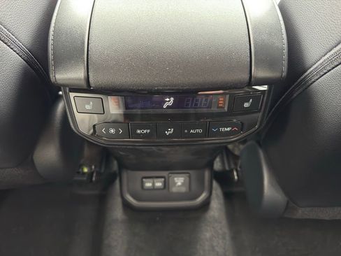 New 2026 Toyota Highlander Platinum image 8