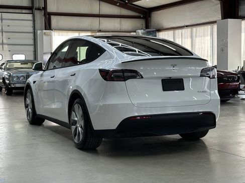 Used 2020 Tesla Model Y Performance image 4