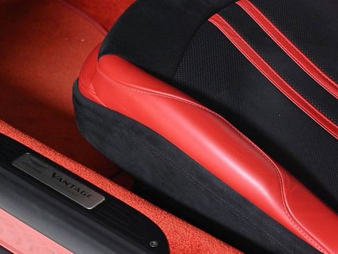 Used 2023 Aston Martin V8 Vantage Coupe image 25