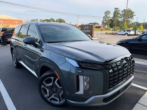 Used 2025 Hyundai Palisade Limited FWD image 3