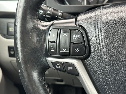 Used 2015 Toyota Highlander Limited Platinum AWD/4WD image 28