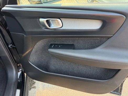 Used 2025 Volvo XC40 B5 Core AWD/4WD image 19