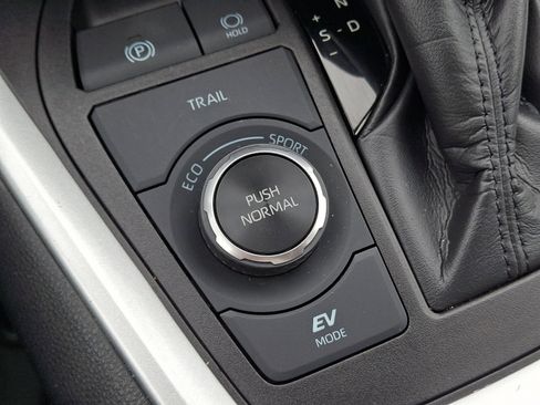 Used 2024 Toyota RAV4 LE image 22