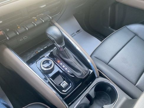 Used 2023 GMC Canyon Denali w/ Denali Black Edition image 17