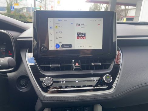 Used 2025 Toyota Corolla Cross XLE w/ Convenience Package image 23