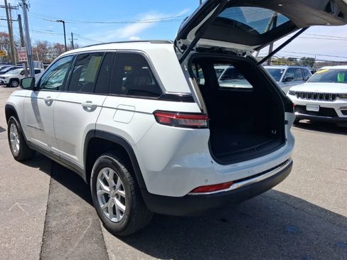 Used 2023 Jeep Grand Cherokee Limited w/ Luxury Tech Group II image 11