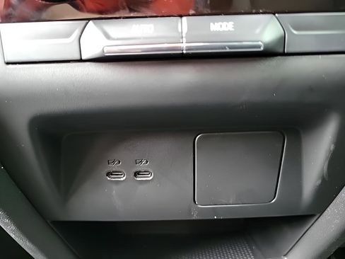 Used 2025 Buick Enclave Preferred image 16