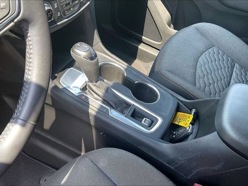 Used 2021 Chevrolet Equinox LT w/ Driver Convenience Package FWD image 18