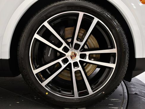 Certified 2026 Porsche Cayenne E-Hybrid AWD/4WD image 20
