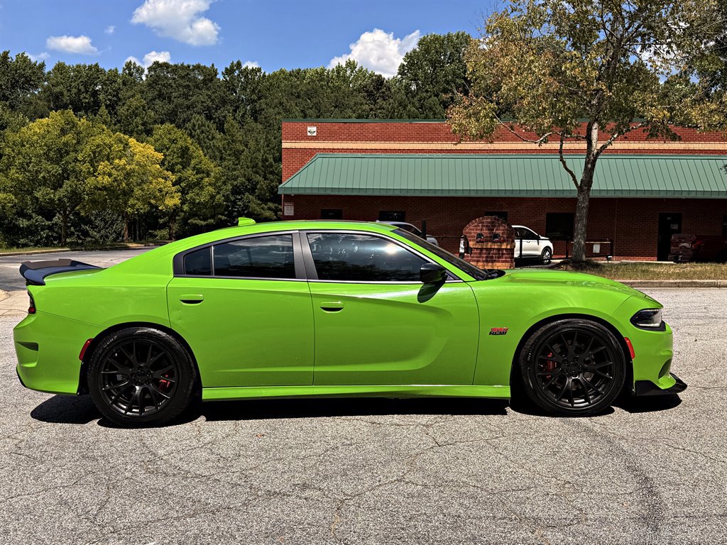 Used 2017 Dodge Charger R/T Scat Pack w/ Beats Audio Group RWD image 4