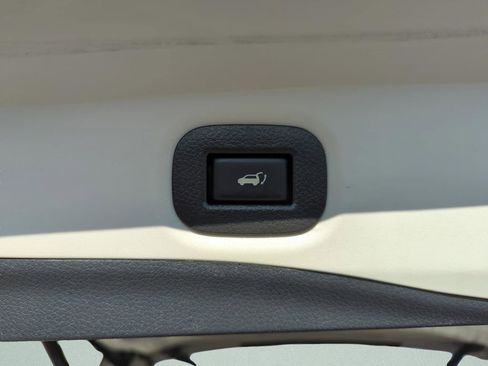 Used 2020 Nissan Rogue SL w/ Premium Package image 45