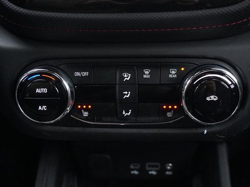 Used 2023 Chevrolet TrailBlazer RS w/ Convenience Package image 42