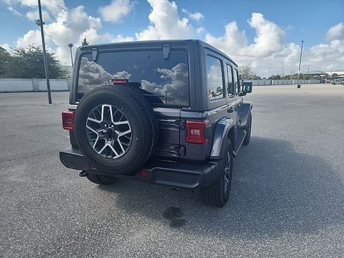 Used 2024 Jeep Wrangler Sahara image 6