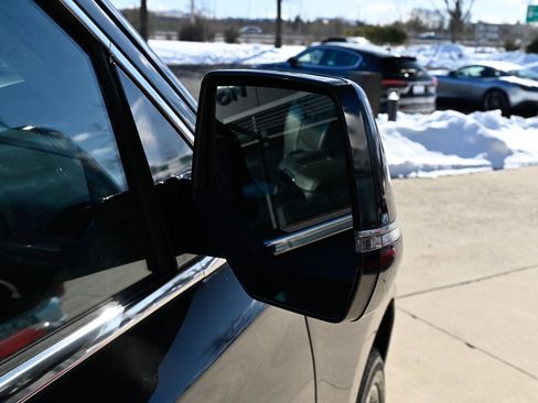 Used 2017 Cadillac Escalade ESV Luxury image 13