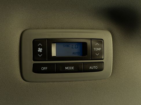 Used 2020 Toyota Sienna L image 40
