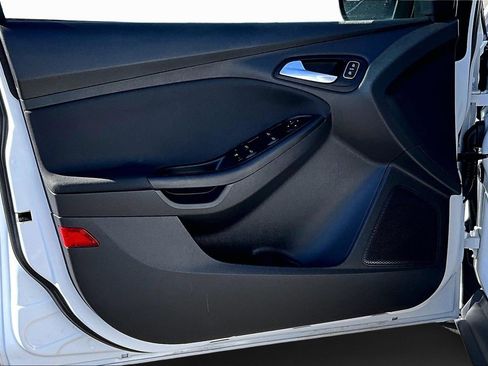 Used 2018 Ford Focus SE image 16