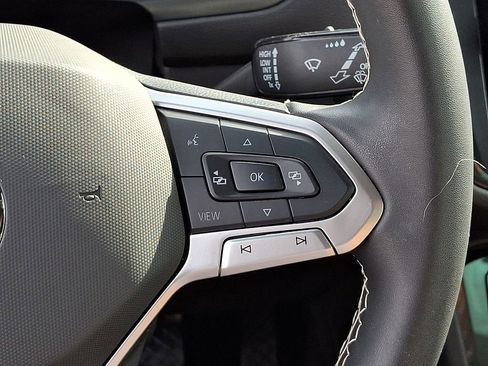 Used 2024 Volkswagen Tiguan SE w/ Panoramic Sunroof Package image 23