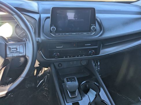 Certified 2025 Nissan Rogue SV FWD image 21