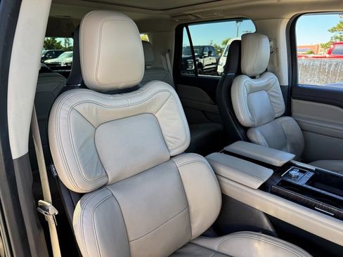 Used 2022 Lincoln Navigator Reserve image 23