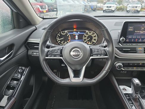 Used 2024 Nissan Altima 2.5 SR image 17