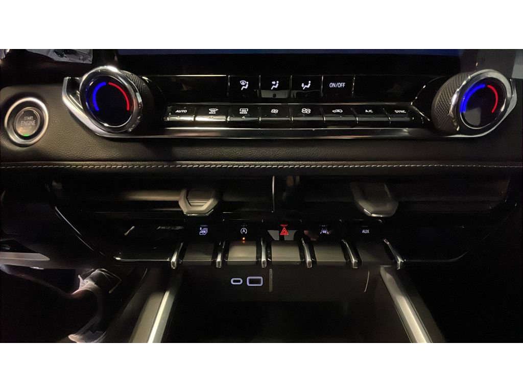 Used 2023 Chevrolet Colorado LT w/ LT Convenience Package AWD/4WD image 14