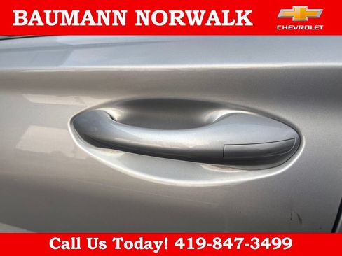 Used 2023 Hyundai Santa Fe SE FWD image 9