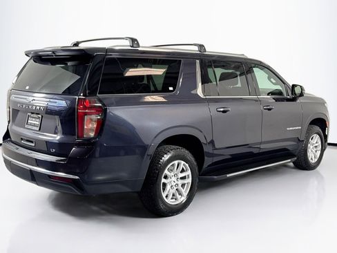 Used 2022 Chevrolet Suburban LT w/ Luxury Package image 5