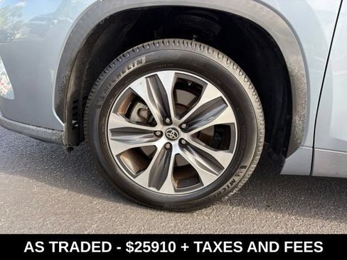 Used 2022 Toyota Highlander XLE FWD image 9