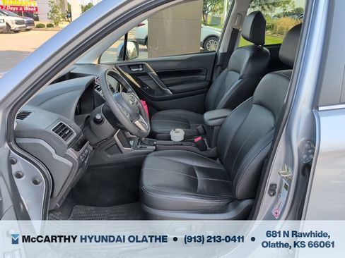 Used 2017 Subaru Forester 2.5i Touring AWD/4WD image 4