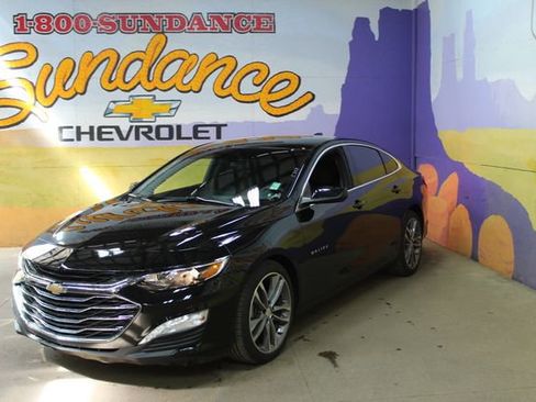 Used 2022 Chevrolet Malibu LT FWD image 2