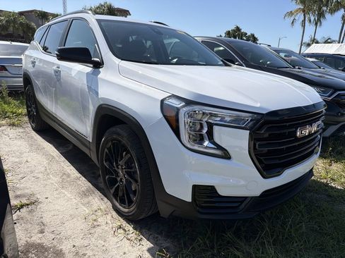 Used 2024 GMC Terrain SLE w/ Driver Convenience Package FWD image 1