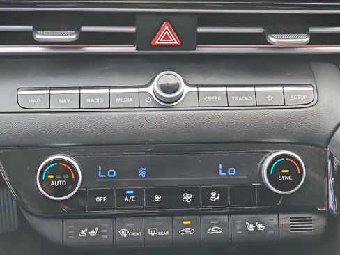 Used 2022 Hyundai Elantra Limited FWD image 26