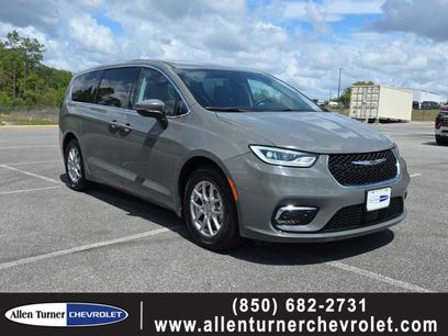 Used 2023 Chrysler Pacifica Touring-L