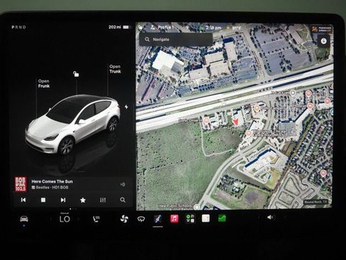 Used 2023 Tesla Model Y Long Range AWD/4WD image 24