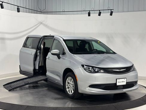 Used 2023 Chrysler Voyager LX FWD image 44