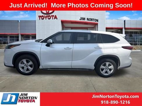 Used 2022 Toyota Highlander L FWD image 5