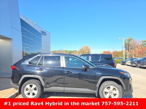 Used 2020 Toyota RAV4 XLE w/ All Weather Liner Package image 5