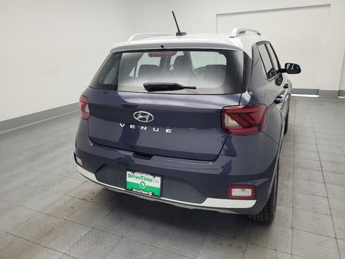 Used 2023 Hyundai Venue Limited FWD image 7