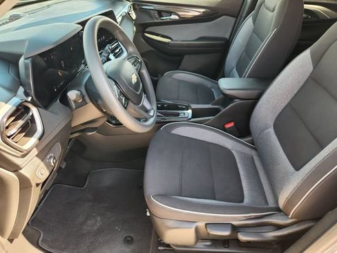 Used 2025 Chevrolet TrailBlazer LT AWD/4WD image 13