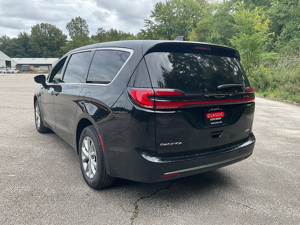 New 2027 Chrysler Pacifica Select AWD/4WD image 7