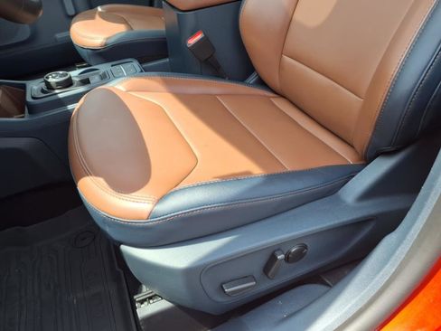 Used 2023 Ford Maverick Lariat w/ Lariat Luxury Package image 9