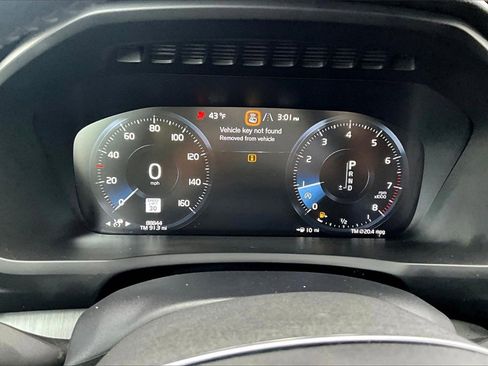Used 2021 Volvo XC90 T5 Momentum w/ Protection Package Premier image 17