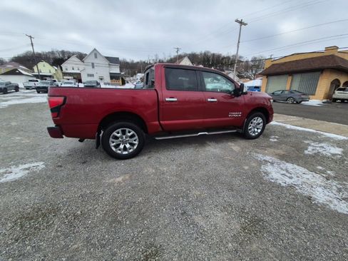 Used 2021 Nissan Titan SL w/ Moonroof Package image 8