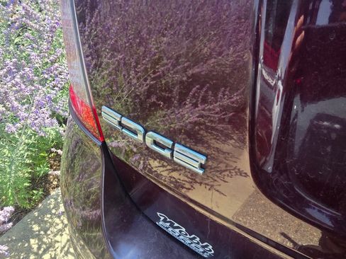 Used 2011 Ford Edge Limited w/ 302A Rapid Spec Order Code FWD image 11