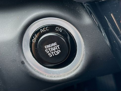 Used 2017 Kia K900 Luxury image 37